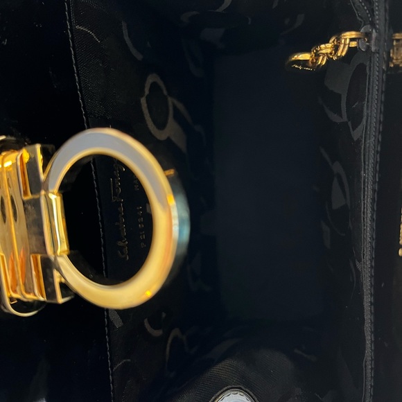 FERRAGAMO VINTAGE BLACK PATENT LEATHER - Picture 9 of 9